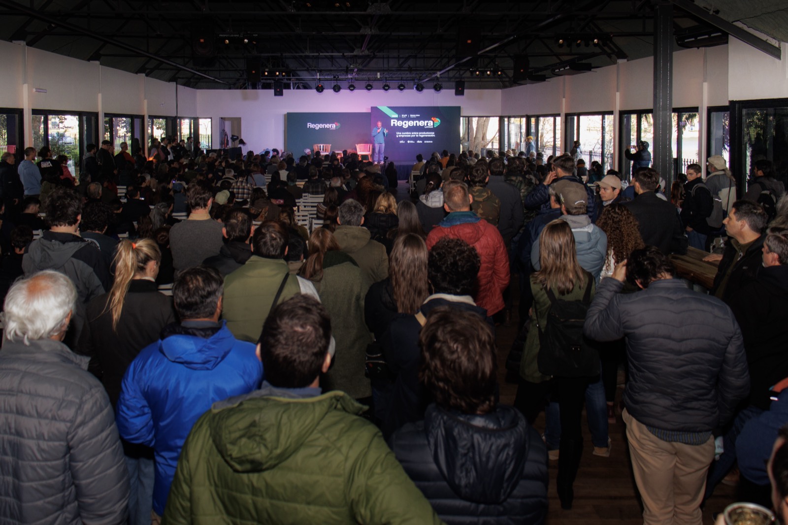 Auditorio colmado en Regenera LATAM